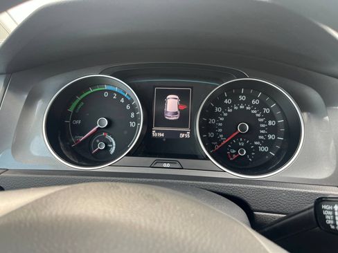 Used 2016 Volkswagen e-Golf SE FWD image 20