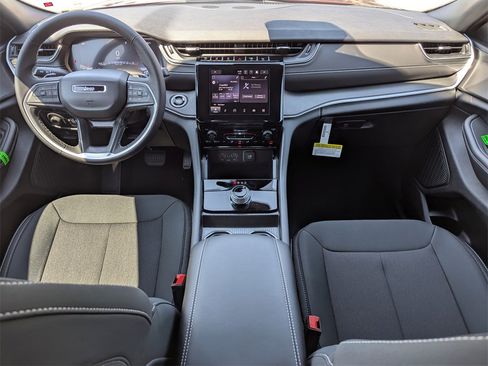 New 2025 Jeep Grand Cherokee 4WD image 15