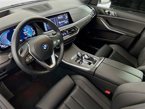 Used 2022 BMW X5 xDrive45e w/ Executive Package image 9