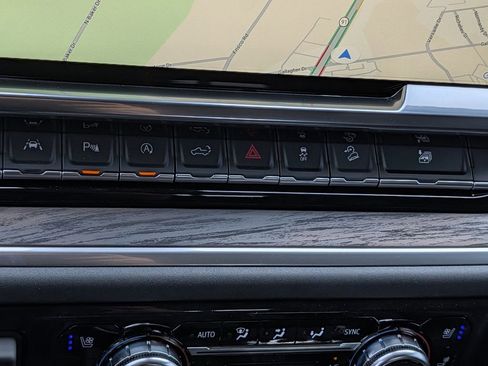 New 2026 GMC Sierra 1500 SLT image 17