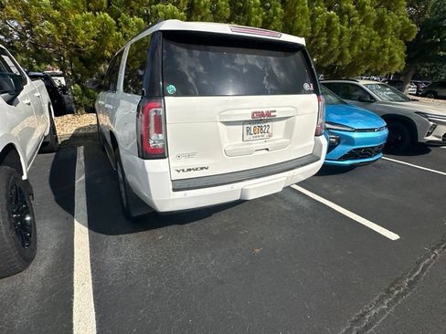 Used 2017 GMC Yukon SLE RWD image 3