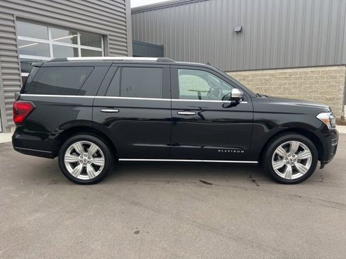 Used 2024 Ford Expedition Platinum image 4