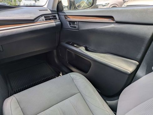 Used 2016 Lexus ES 350 w/ Luxury Package w/Wood Trim FWD image 16