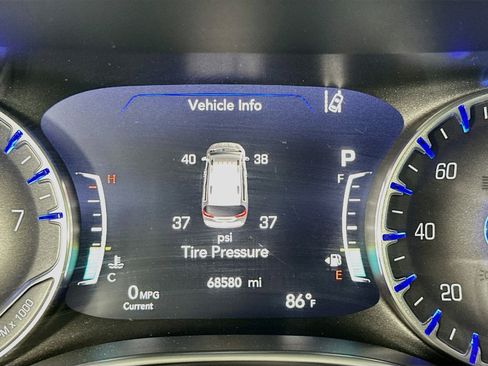 Used 2020 Chrysler Pacifica Limited w/ Tire & Wheel Group FWD image 19