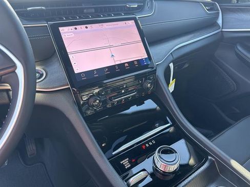 New 2025 Jeep Grand Cherokee Limited image 16