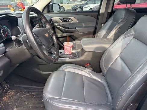 Used 2019 Chevrolet Traverse LT w/ LT Premium Package FWD image 9