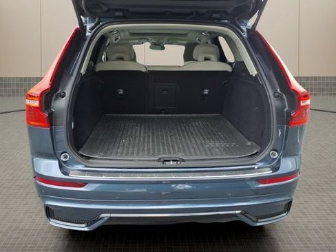 Used 2025 Volvo XC60 B5 Core w/ Protection Package Premier AWD/4WD image 11