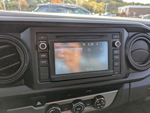 Used 2017 Toyota Tacoma SR image 18