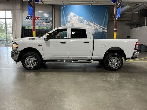 Used 2024 RAM 2500 Tradesman w/ Chrome Appearance Group AWD/4WD image 2