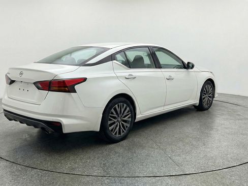 Used 2025 Nissan Altima 2.5 SV image 9