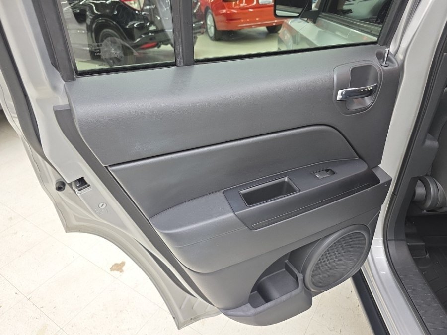 Used 2011 Jeep Patriot Latitude AWD/4WD image 13