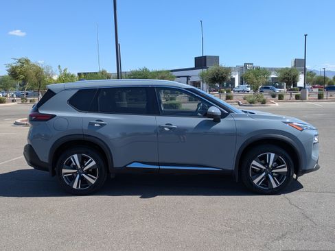 Used 2023 Nissan Rogue SL w/ SL Premium Package FWD image 6