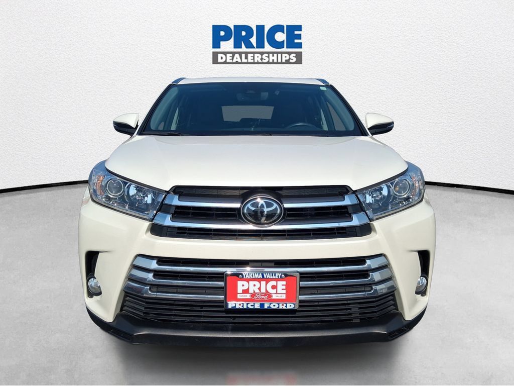 Used 2017 Toyota Highlander Limited AWD/4WD image 4