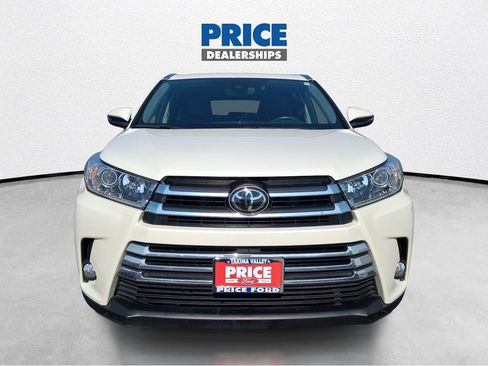 Used 2017 Toyota Highlander Limited AWD/4WD image 4