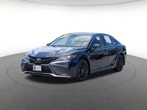 Used 2022 Toyota Camry XSE FWD image 3
