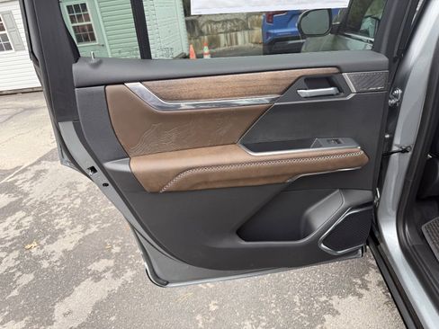 New 2026 GMC Acadia Denali Ultimate w/ LPO, Rugged Package AWD/4WD image 18