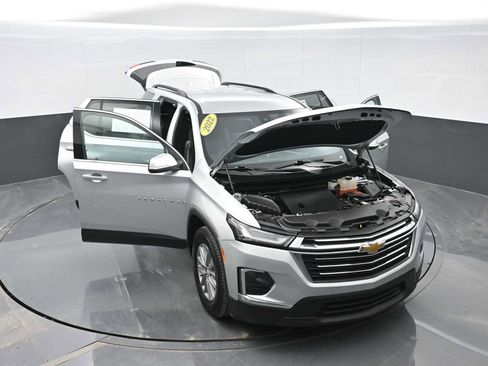 Used 2022 Chevrolet Traverse LT image 38