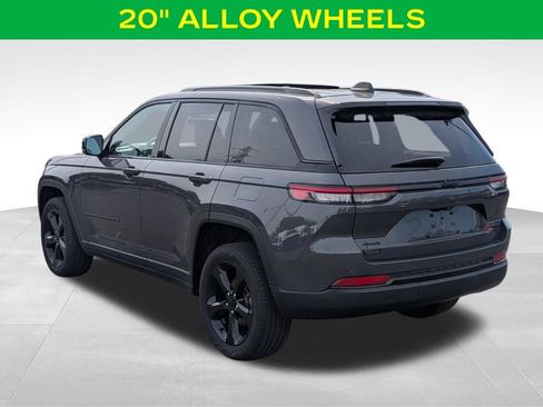 Used 2024 Jeep Grand Cherokee Limited w/ Black Appearance Package AWD/4WD image 10