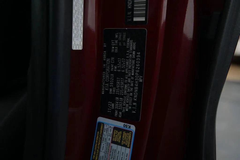 Used 2023 Kia Carnival LX FWD image 20
