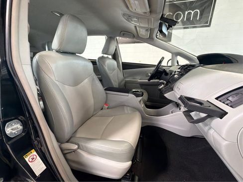 Used 2014 Toyota Prius V Five FWD image 14