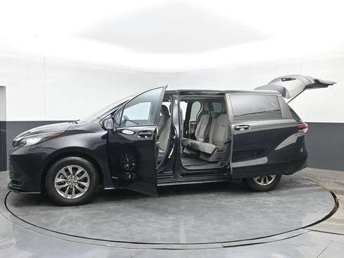 Used 2021 Toyota Sienna LE FWD image 53