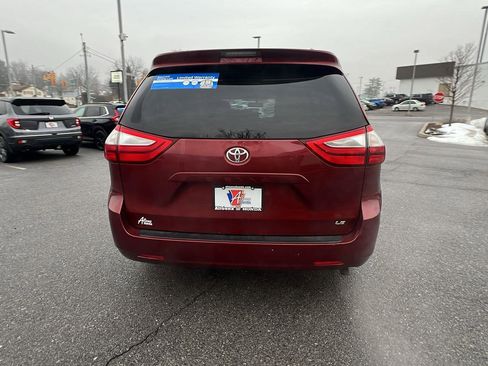 Used 2016 Toyota Sienna LE image 5