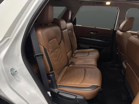 Used 2024 Nissan Pathfinder Platinum w/ Cargo Package image 32