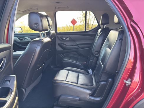 Used 2021 Chevrolet Traverse RS AWD/4WD image 35