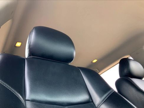 Used 2019 Nissan Pathfinder SL AWD/4WD image 14