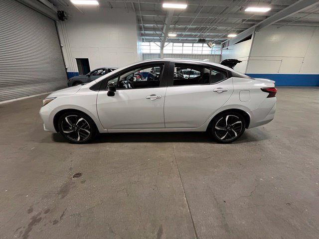 Used 2024 Nissan Versa SR FWD image 6