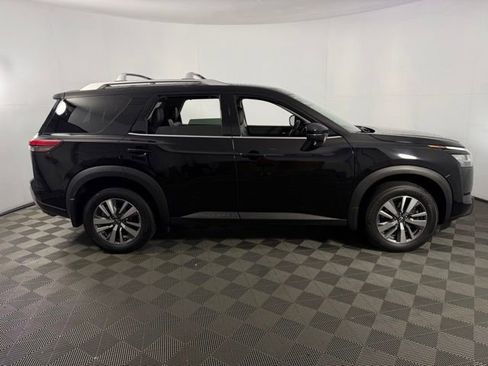 Used 2023 Nissan Pathfinder SL AWD/4WD image 11