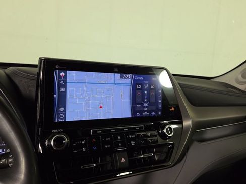Used 2020 Toyota Highlander Limited AWD/4WD image 18