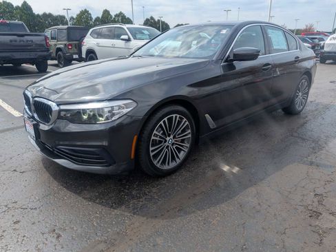 Used 2019 BMW 530i xDrive w/ Premium Package image 3