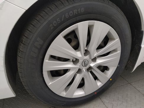Used 2024 Nissan Sentra S FWD image 31