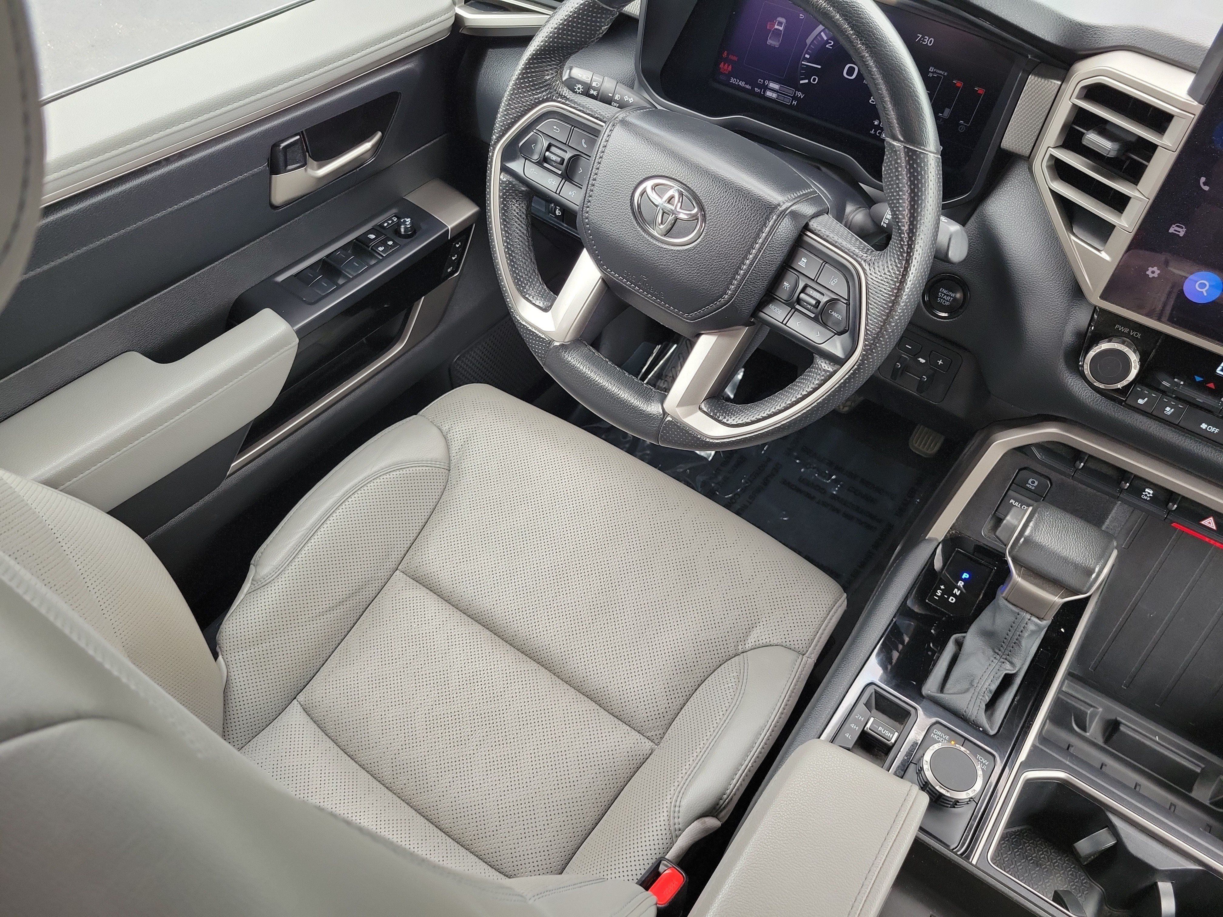 Used 2025 Toyota Tundra Limited AWD/4WD image 15