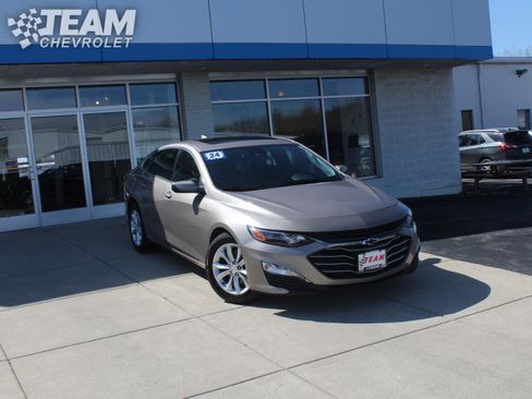 Used 2024 Chevrolet Malibu LT FWD image 2