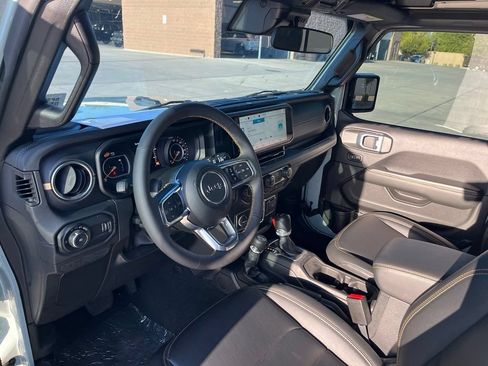 Used 2024 Jeep Wrangler Unlimited Sahara AWD/4WD image 12
