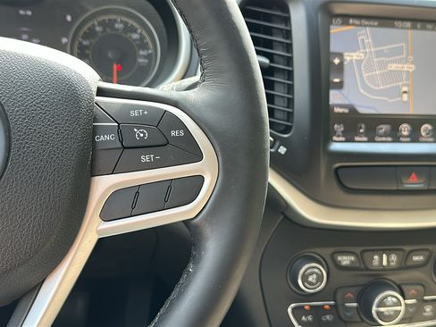 Used 2017 Jeep Cherokee Limited AWD/4WD image 17