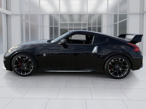 Used 2017 Nissan 370Z NISMO image 3