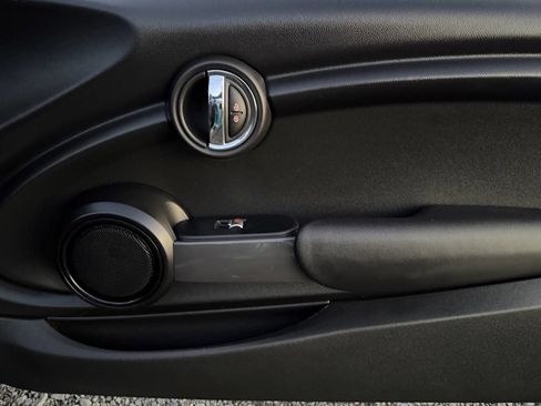 Used 2019 MINI Cooper Convertible w/ Signature Upholstery Package image 33