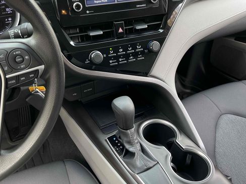 Used 2021 Toyota Camry LE image 39