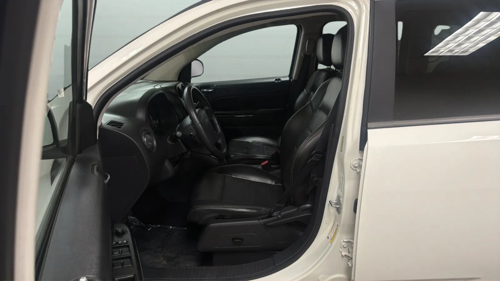 Used 2010 Jeep Compass Limited FWD image 19