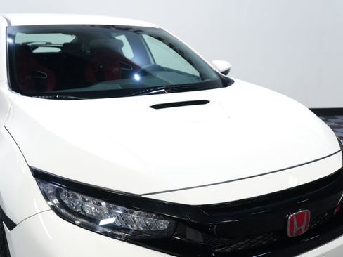 Used 2018 Honda Civic Type R image 12