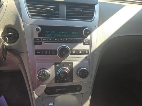 Used 2010 Chevrolet Malibu LS image 11