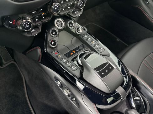 Used 2020 Aston Martin V8 Vantage Coupe RWD image 33