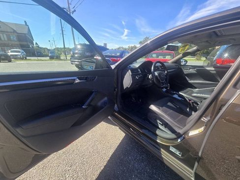 Used 2019 Volkswagen Passat 2.0T Wolfsburg FWD image 15