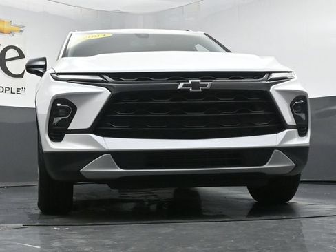 Used 2024 Chevrolet Blazer LT w/ Convenience Package FWD image 3