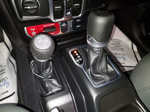 Used 2025 Jeep Gladiator Mojave image 26