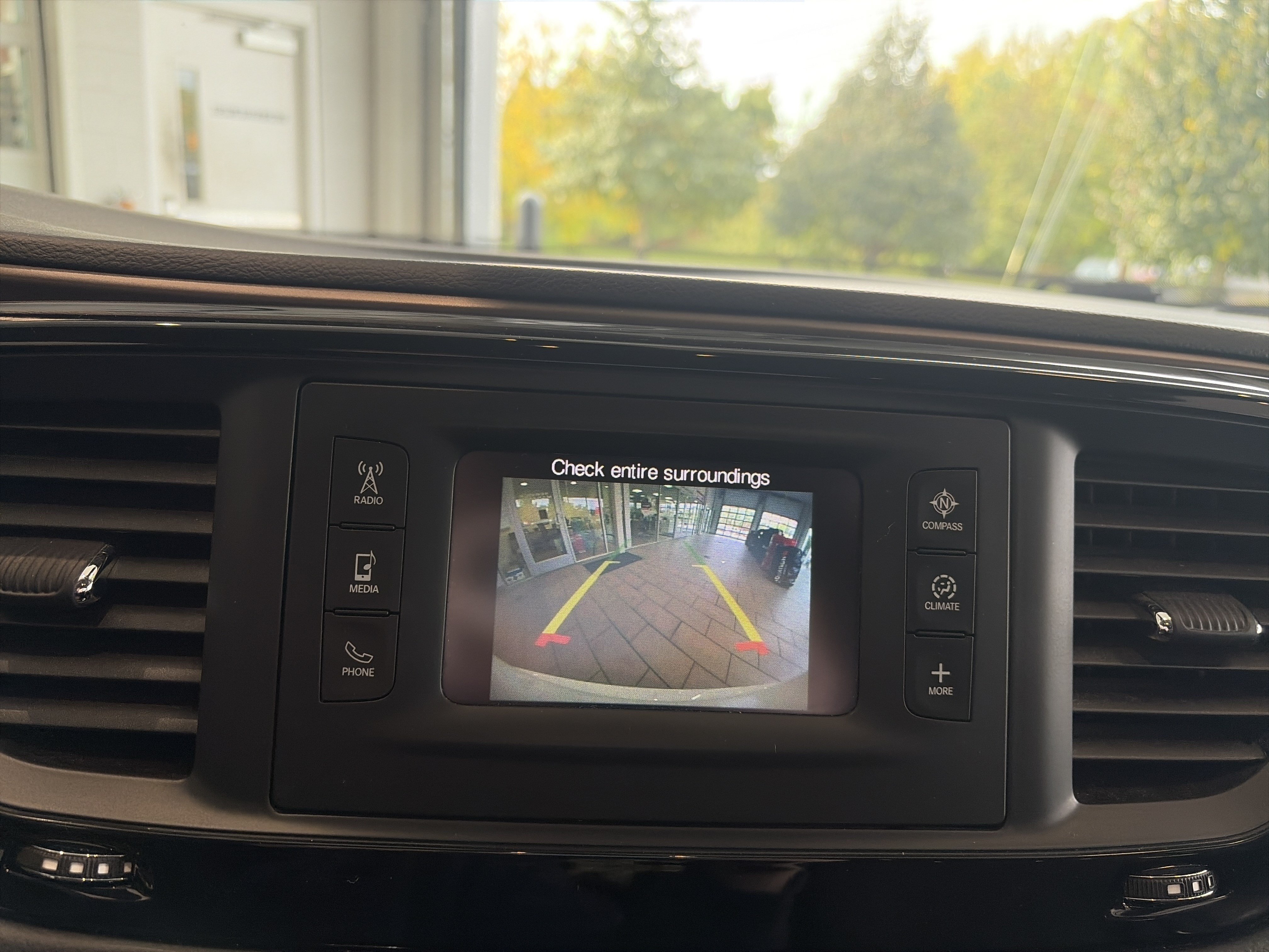 Used 2017 Chrysler Pacifica LX FWD image 27