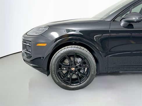 Certified 2025 Porsche Cayenne image 11